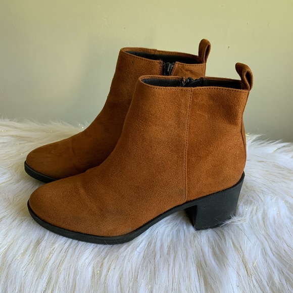 Divided Shoes - Divided brown boots size 8